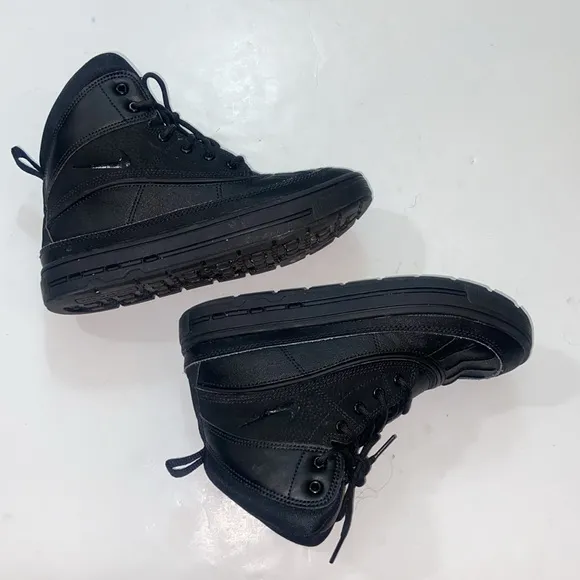 Nike ACG Woodside ll High GS US Size 4.5Y Kids Shoes Snow Boots