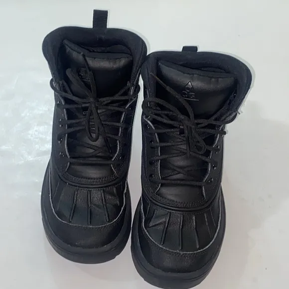 Nike ACG Woodside ll High GS US Size 4.5Y Kids Shoes Snow Boots