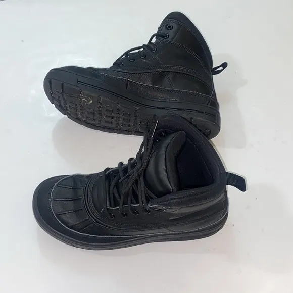 Nike ACG Woodside ll High GS US Size 4.5Y Kids Shoes Snow Boots