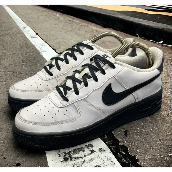 Nike Air Force 1 AF1 White Black Edition Shoes Kids 6Y / Women 7.5 Fast Shipping