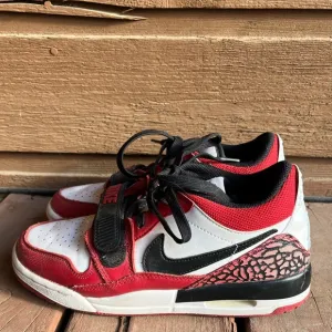 Nike Air Jordan youth size 5.5 basketball shoes sneakers. EUC