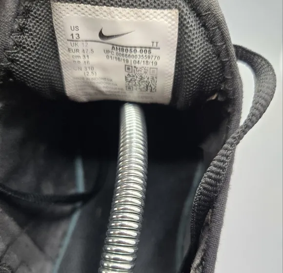 Nike Air Max 270 Low Triple Black AH8050-005 Men's Size 13 Athletic Sneaker Shoe