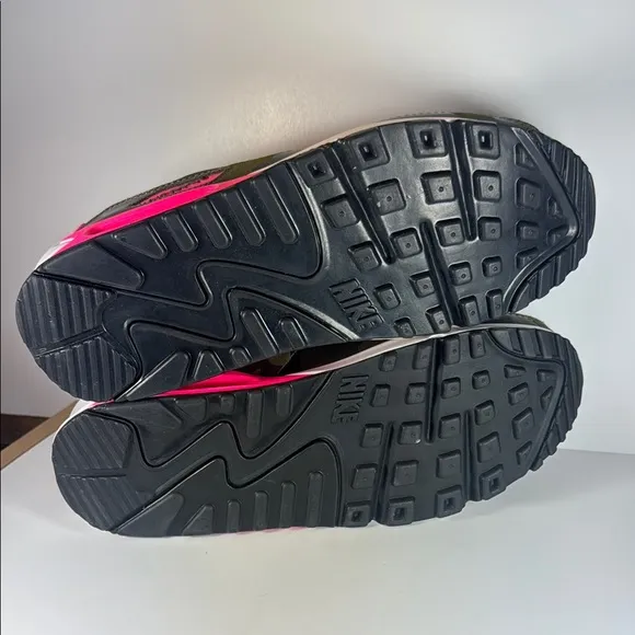 Nike Air Max 90 Camo Pack Sequoia Black Hyper Pink Men’s Size 8.5 Sneakers