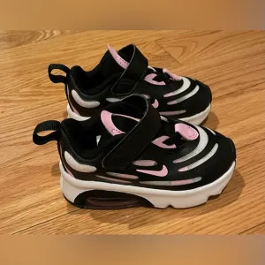 Nike Air Max Exosense &quot;White/Black/Dark Sulfur/Light Arctic Pink&quot; Toddler Shoe