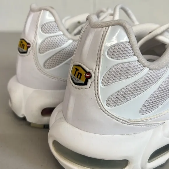 Nike air white sz 9 604133-139 sneaker shoes (tried on) men's