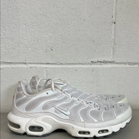 Nike air white sz 9 604133-139 sneaker shoes (tried on) men's