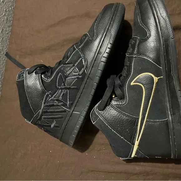 Nike Black and Gold Men's High-Top Sneakers Dunk High SB