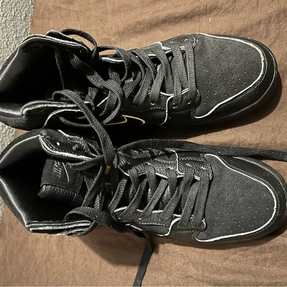 Nike Black and Gold Men's High-Top Sneakers Dunk High SB