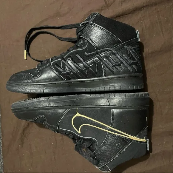 Nike Black and Gold Men's High-Top Sneakers Dunk High SB