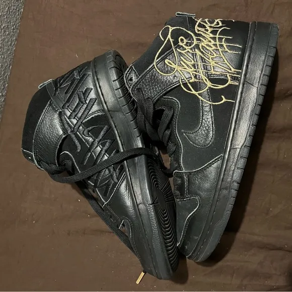 Nike Black and Gold Men's High-Top Sneakers Dunk High SB