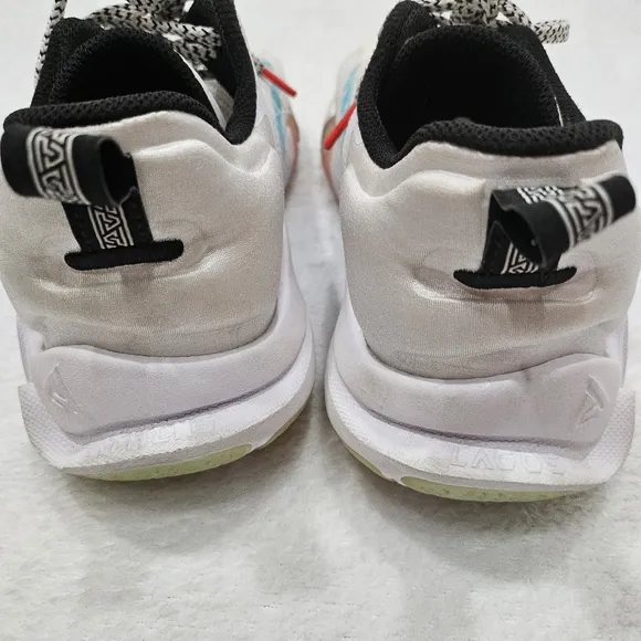 Nike Giannis Immortality Force Field Youth Sz 6Y White Athletic Shoes PREOWNED