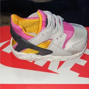Nike Huarache Run (TD) Light Bone/Lethal Pink OS Clair/Rose Fatal