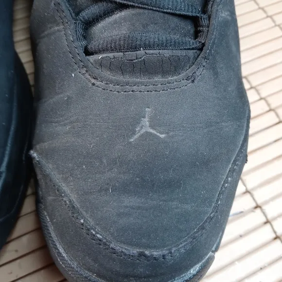 Nike Jordan Team Reign Low Black leather 312503-002 Mens Shoes Size 12. Soles an