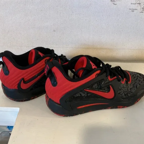 Nike KD 15 Bred Sneakers