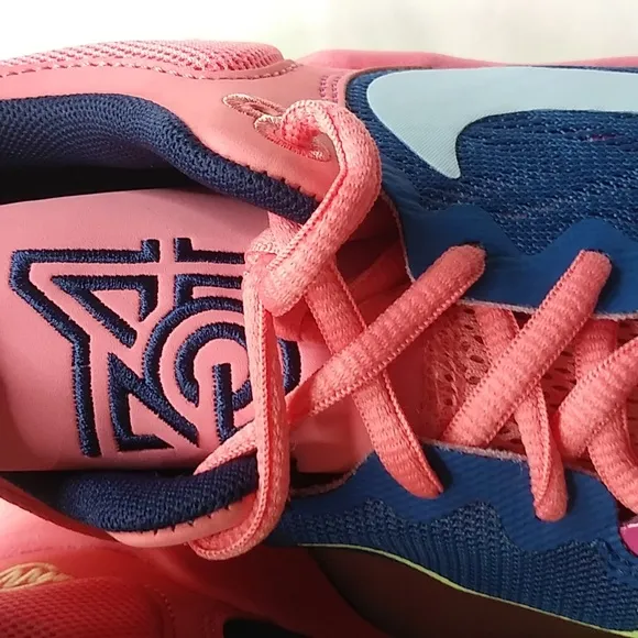 Nike KidsGiannis Immortality 2 Basketball Shoes