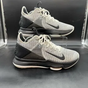 Nike LeBron Witness 4 White Black BV7427-101 Mens Basketball Shoes Size 8.5 EUC