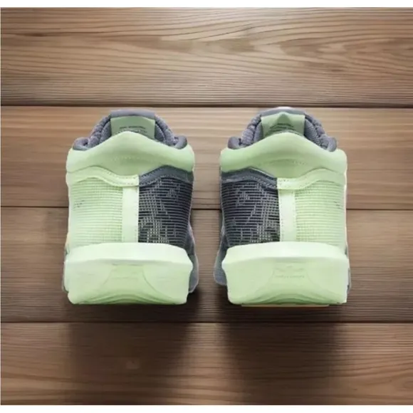 Nike LeBron Witness 8 Basketball Shoes Men’s 10.5 Vapor Green/Light Carbon/White