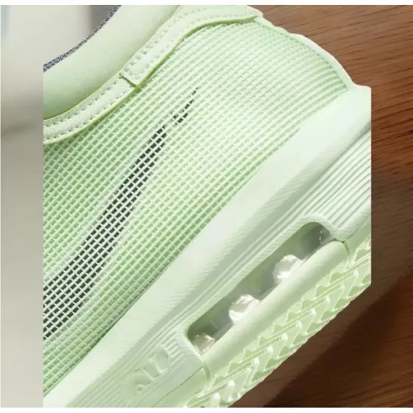 Nike LeBron Witness 8 Basketball Shoes Men’s 10.5 Vapor Green/Light Carbon/White
