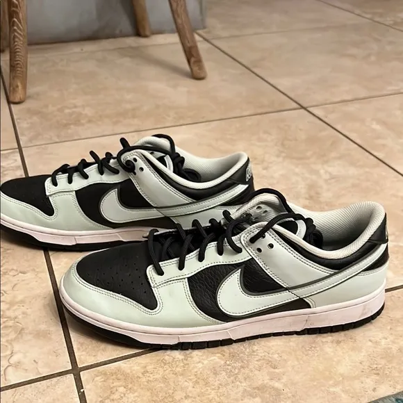 Nike Men's Dunk Low black &amp; mint shoes
