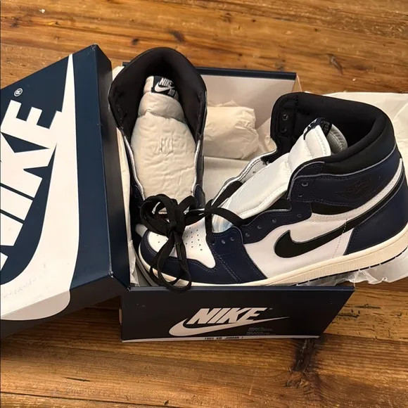 Nike Men's Navy  and White High-Top Sneakers brand new still in box