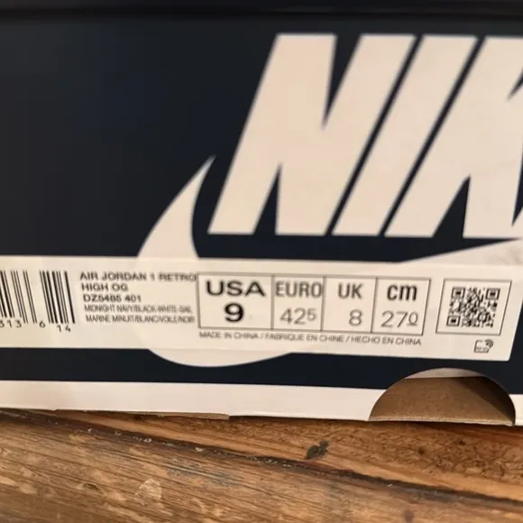 Nike Men's Navy  and White High-Top Sneakers brand new still in box