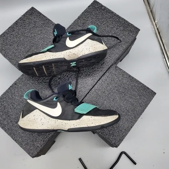 NIKE PG 1 PAUL GEORGE BLACK-LIGHT BONE-LIGHT AQUA 880304 002 SIZE 4 YOUTH SHOES