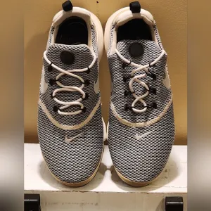 Nike Presto Fly SE Women Black/Tan Sneakers Sz9.5