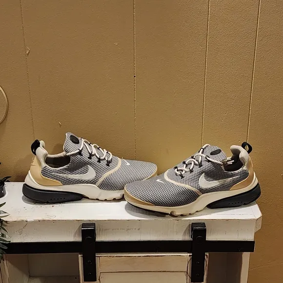 Nike Presto Fly SE Women Black/Tan Sneakers Sz9.5