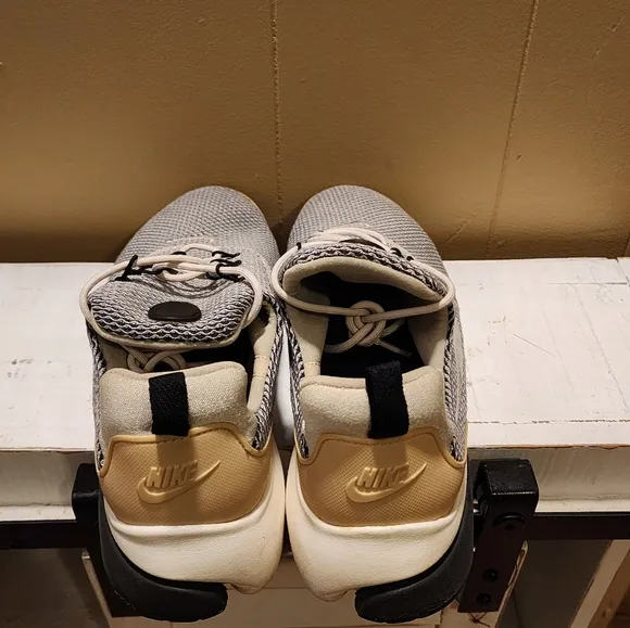 Nike Presto Fly SE Women Black/Tan Sneakers Sz9.5