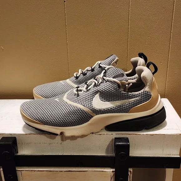 Nike Presto Fly SE Women Black/Tan Sneakers Sz9.5