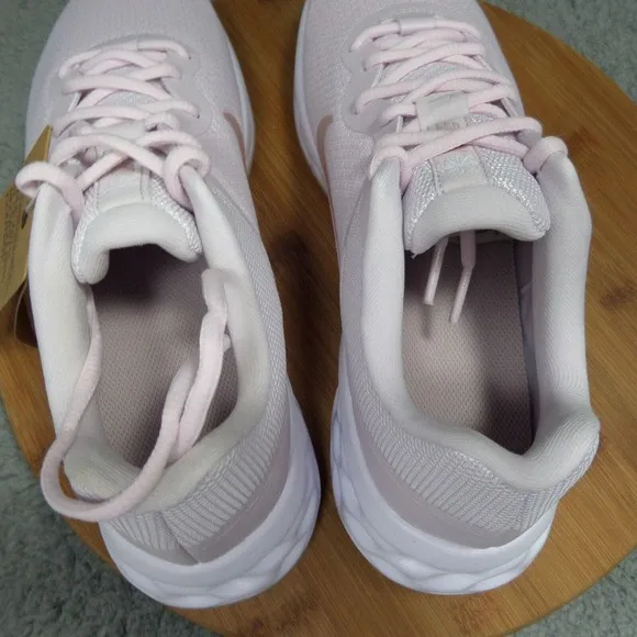 Nike Revolution 6 NN Light Violent and White Shoes Woman's Size 10 DC3729-500