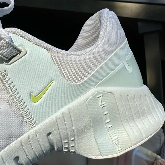 NIKE Women’s FREE METCON 5 PRM sneakers shoes. Summit white. Size 8.5.