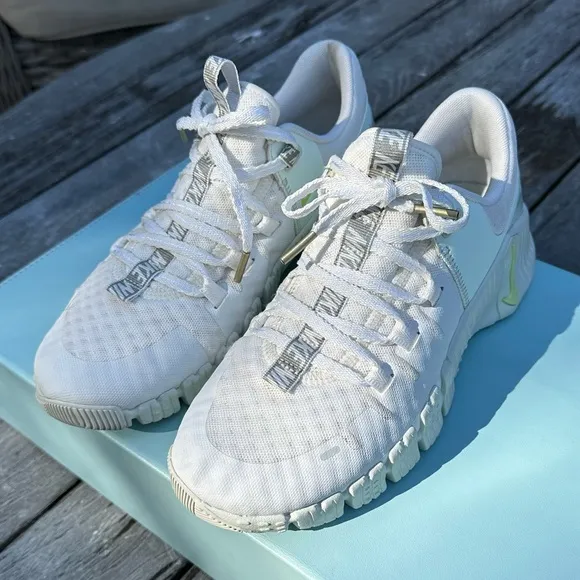 NIKE Women’s FREE METCON 5 PRM sneakers shoes. Summit white. Size 8.5.