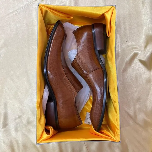 NWB Moda Max leather shoes