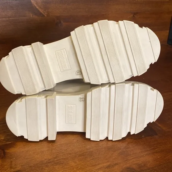 NWB Steve Madden “Priority” Off White Bone Cream Chunky Platform Boots 9.5