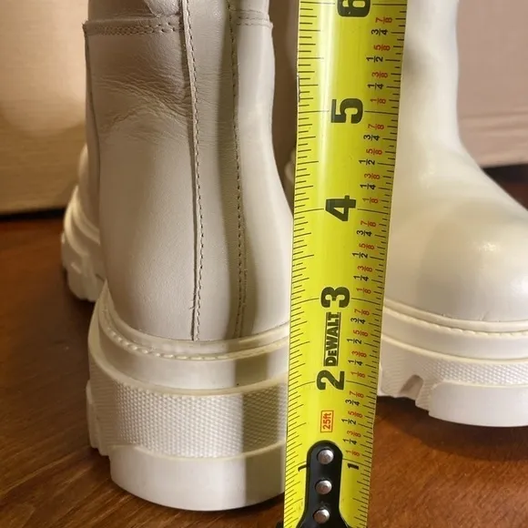 NWB Steve Madden “Priority” Off White Bone Cream Chunky Platform Boots 9.5