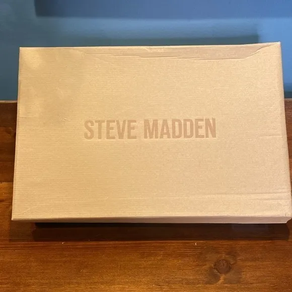 NWB Steve Madden “Priority” Off White Bone Cream Chunky Platform Boots 9.5