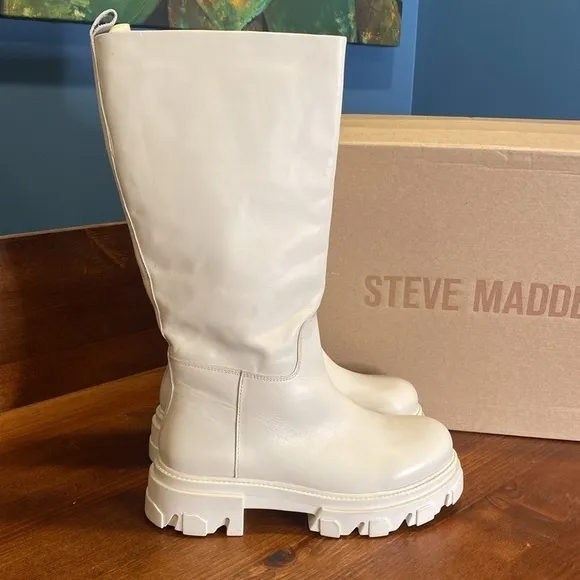 NWB Steve Madden “Priority” Off White Bone Cream Chunky Platform Boots 9.5