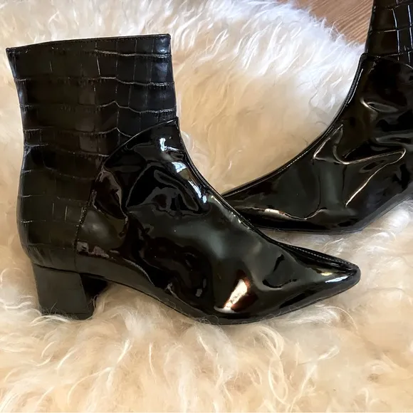 NWOB Aquatalia Black Patent Leather Croc Embossed Ankle Boots Sz 5.5.