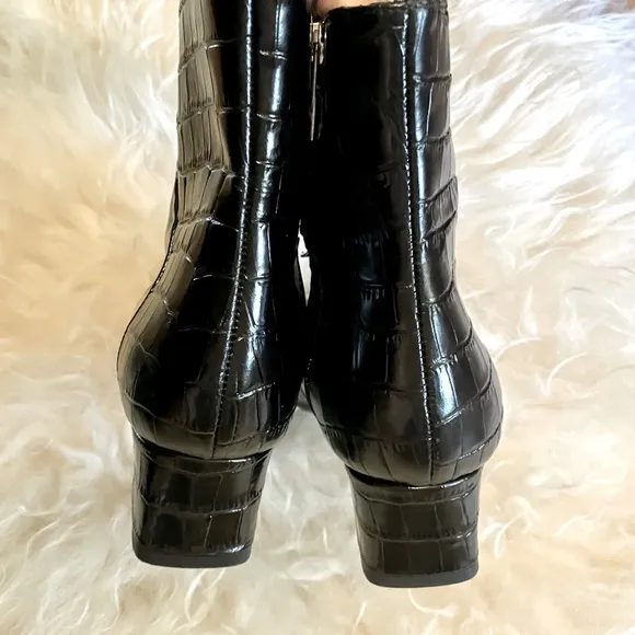 NWOB Aquatalia Black Patent Leather Croc Embossed Ankle Boots Sz 5.5.