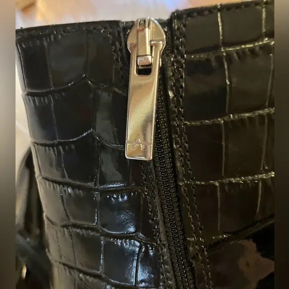 NWOB Aquatalia Black Patent Leather Croc Embossed Ankle Boots Sz 5.5.