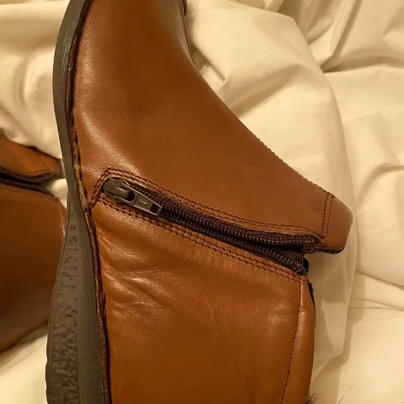 NWOB Napa Flex Euro Comfort Boots Chestnut colored Leather size 40EU 8.5 US