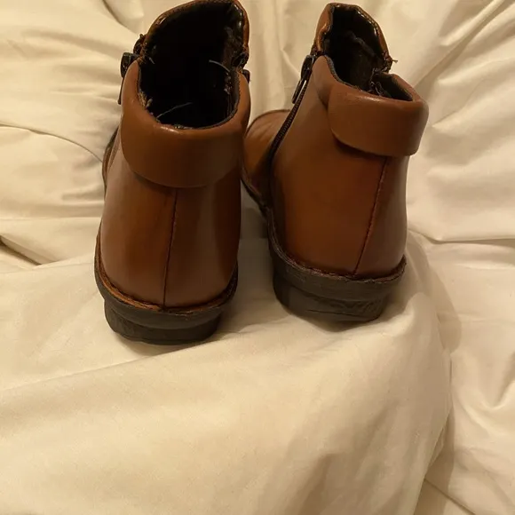 NWOB Napa Flex Euro Comfort Boots Chestnut colored Leather size 40EU 8.5 US