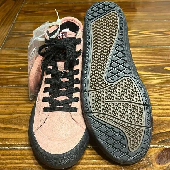 NWOB Vans The Lizze Rosette womens Light Pink and Black Eco Crush Skater Shoes