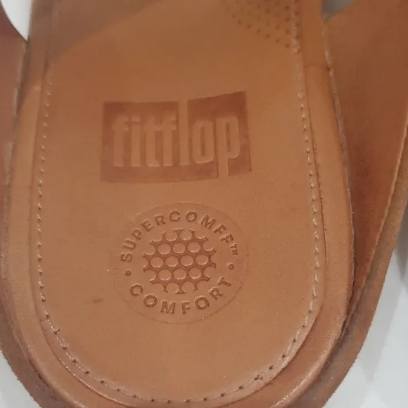NWOT Fitflop Women's Tan flip-flop style Sandals SZ 10