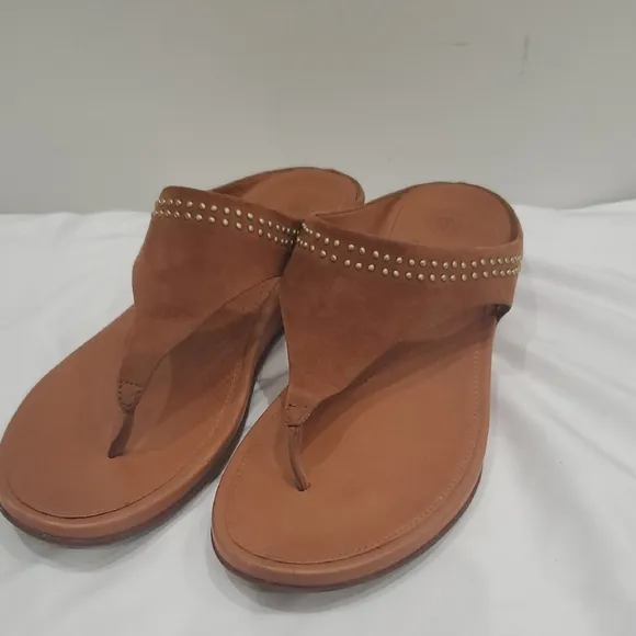 NWOT Fitflop Women's Tan flip-flop style Sandals SZ 10