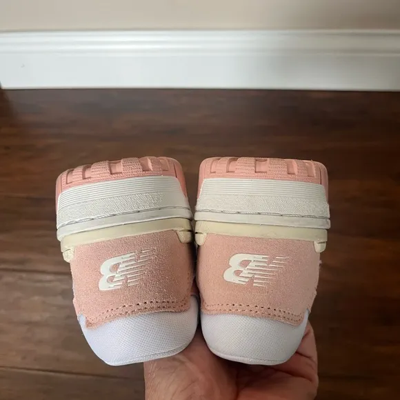 NWOT New Balance Big Kid 550 Pink and White Sneakers -3.5