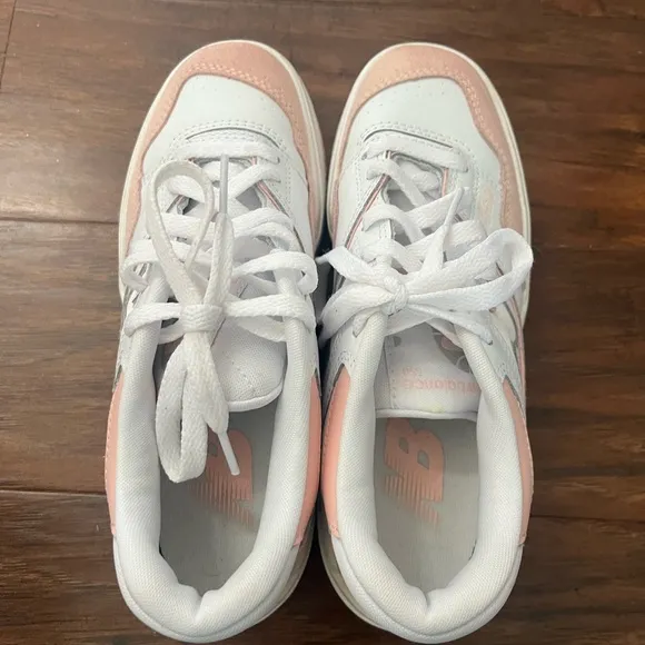 NWOT New Balance Big Kid 550 Pink and White Sneakers -3.5