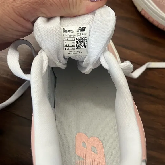 NWOT New Balance Big Kid 550 Pink and White Sneakers -3.5