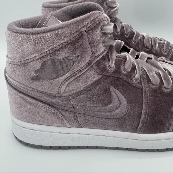 NWOT Nike Air Jordan 1 Mid SE Purple Smoke Velvet High-Top Sneakers DQ 8397 500